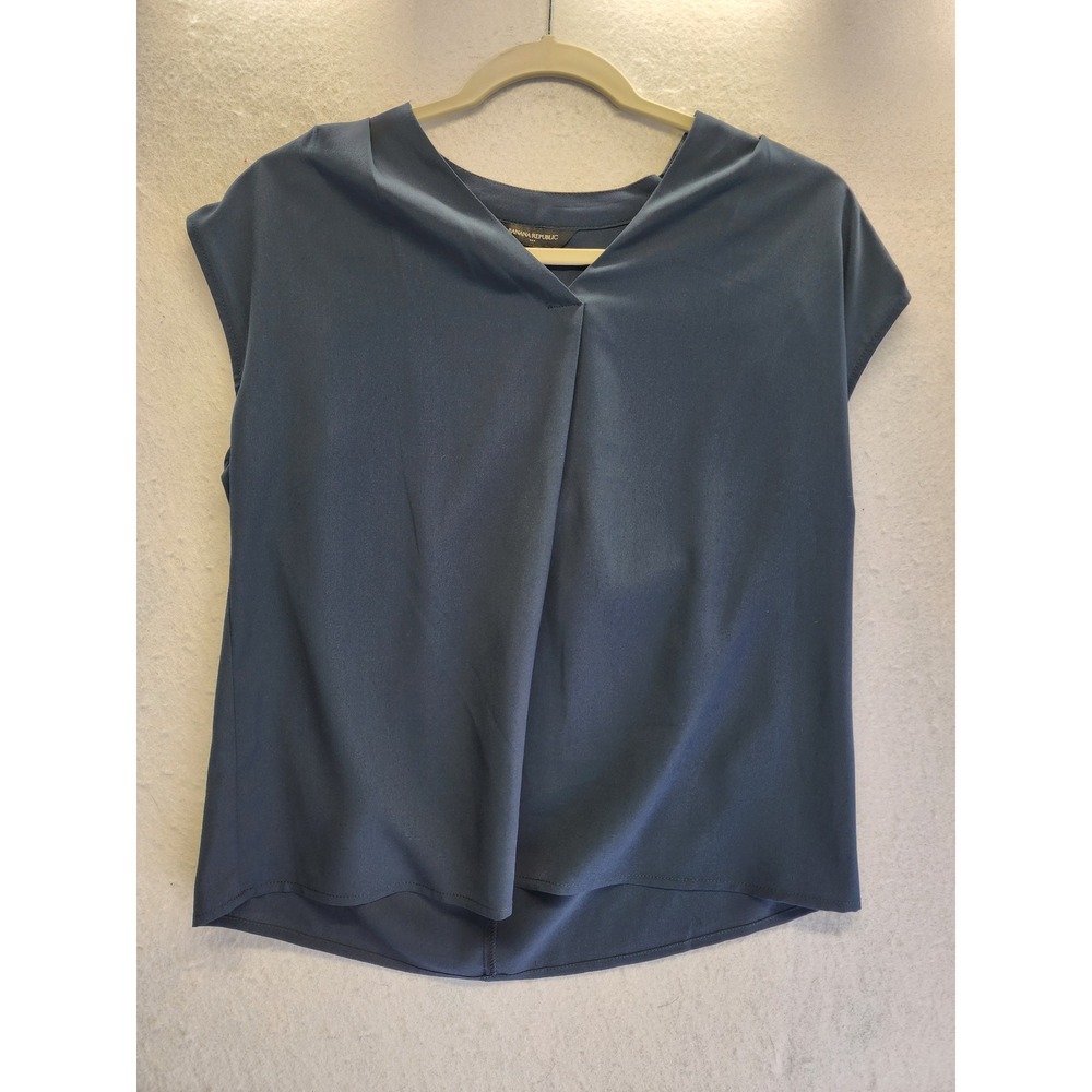Banana Republic Petite XS Navy Blue Pleated V-Neck Sleeveless Chiffon Blouse Top - Picture 8 of 8